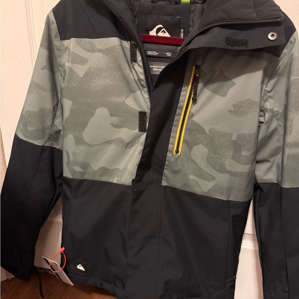Quiksilver Boys Green and Black Camo Ski/Snowboard Jacket